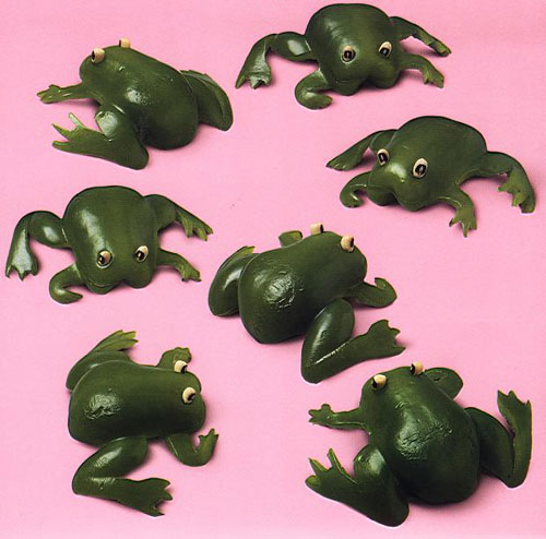food frogs Thou shall play with your food!  Creative Food Art 