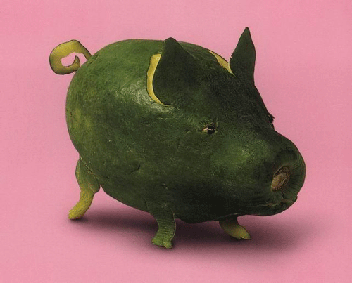 pig Thou shall play with your food!  Creative Food Art 