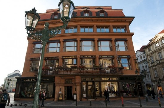 prague house at the black madonna 550x364 The Influence of Art History on Modern Design   Cubism