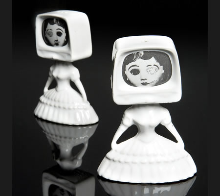Women with tv head salt and pepper shaker design 35+ Creative and Funny Salt and Pepper Shakers