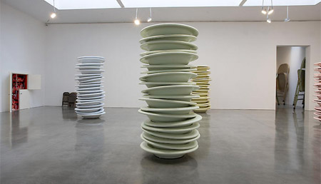 giant plates 15 Amazing Oversized Objects