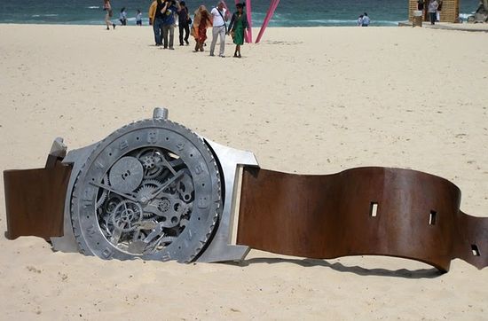 oversized watch 15 Amazing Oversized Objects